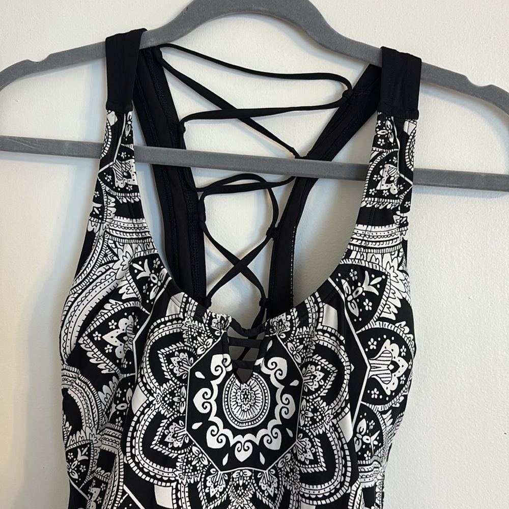 Jantzen black & white medallion black strappy back one-piece bathing suit.size 8 - Picture 4 of 11